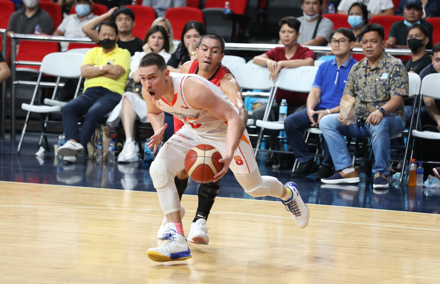 Robert Bolick extends contract with NorthPort, to join Batang Pier until end of Governors’ Cup