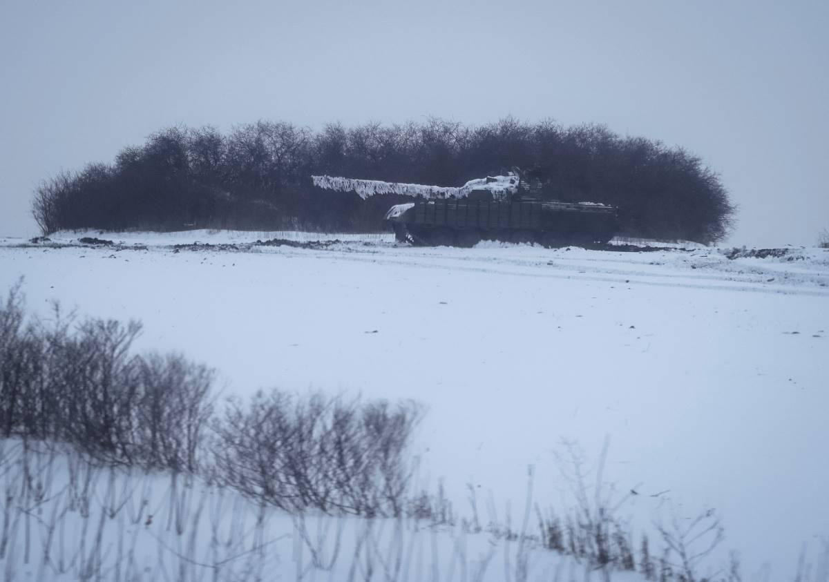 Ukrainian troops holding Bakhmut line demand weapons as world powers meet