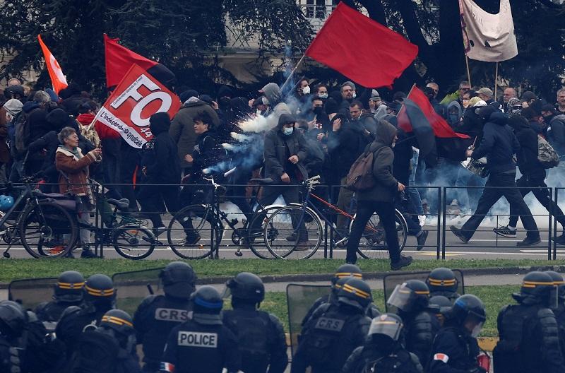 Violence hits Paris in day of protests over Macron’s pension changes