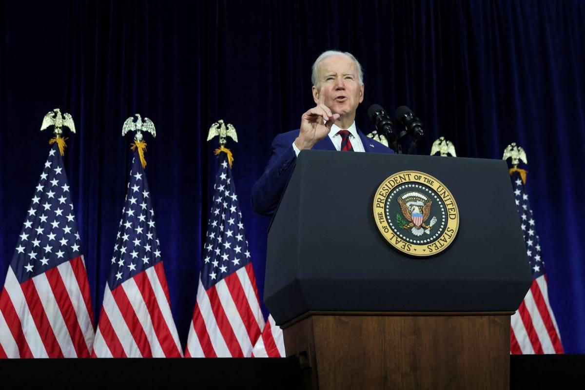 Biden meets families of mass shooting victims, toughens gun rules