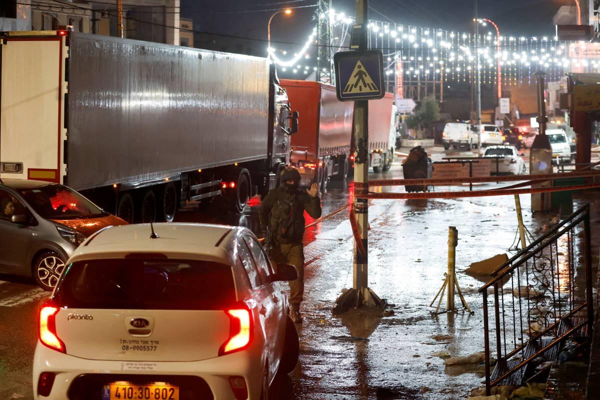 Gunman captured after attack on Israeli couple in West Bank town