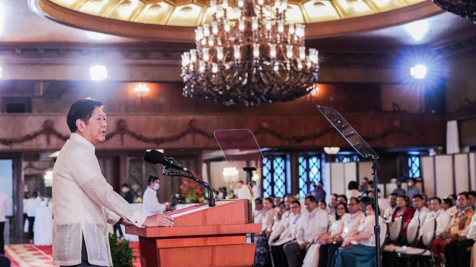 Marcos to gov’t workers: Serve with honesty, efficiency