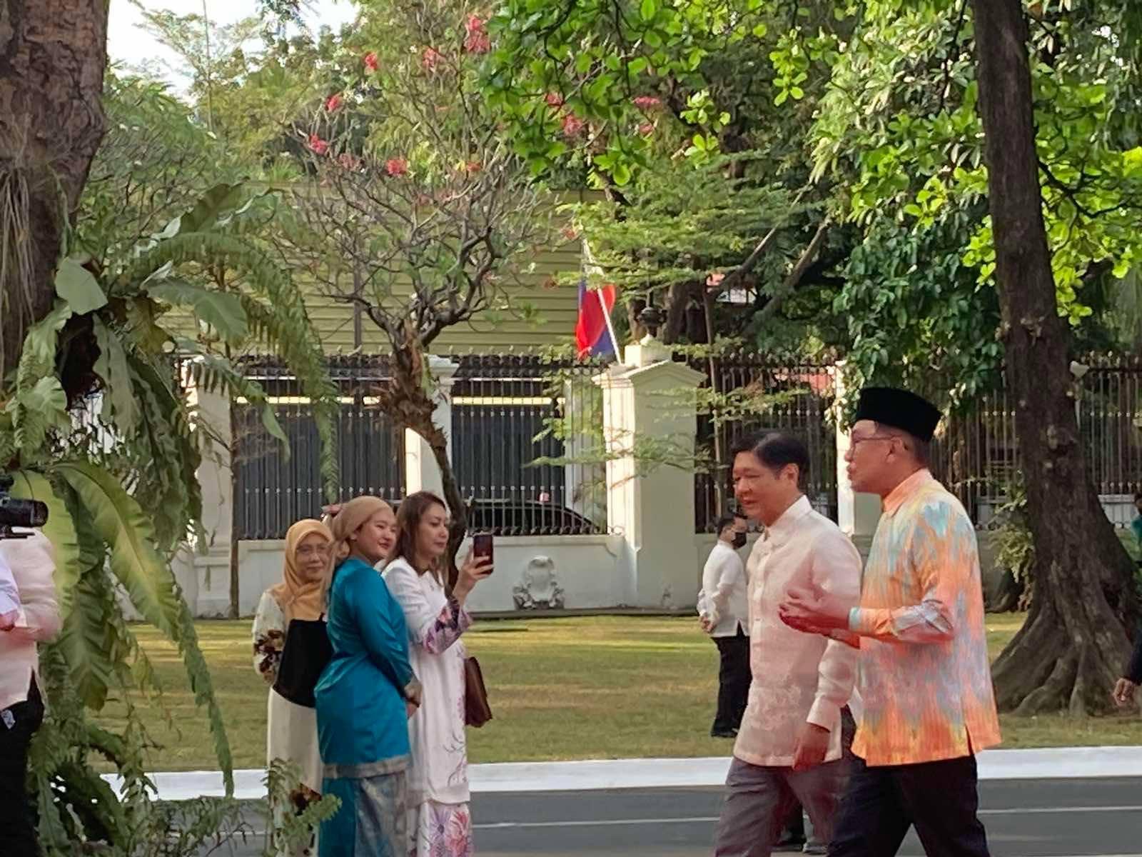 马科斯与马来西亚总理安瓦尔在马拉坎南宫举行双边会谈 – GMA Network