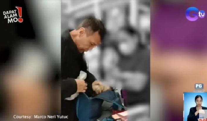 60-jähriger Mann mit Tasche, der beschuldigt wird, ein Produkt aus dem Laden gestohlen zu haben?