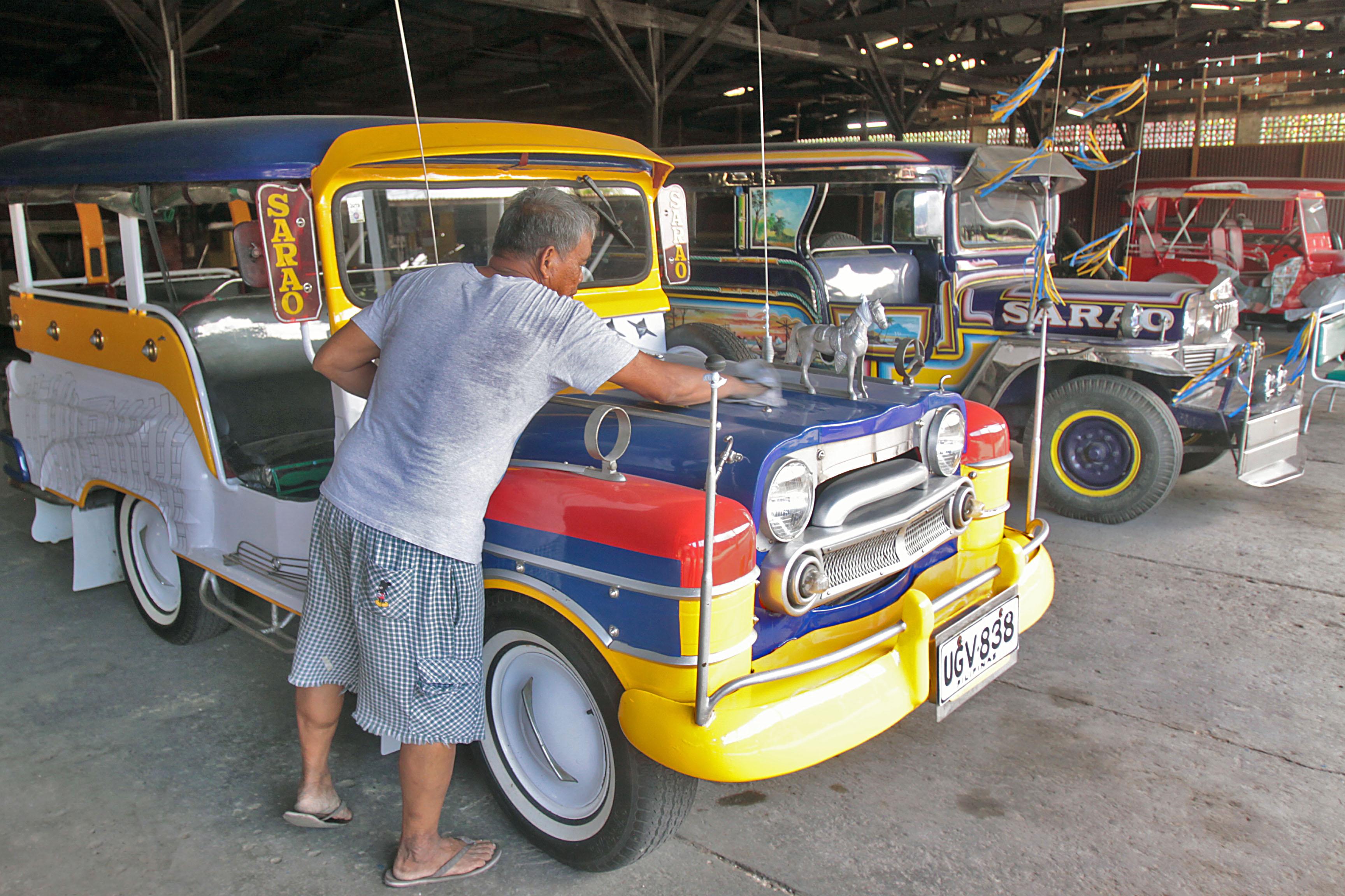 Dulo ng daan? Ang mga jeepney sa PH ay nahaharap sa hindi tiyak na ...