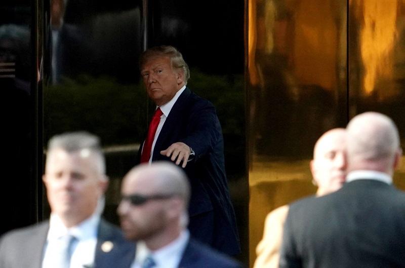 Mantan Presiden AS Trump tiba di Trump Tower menjelang dakwaan bersejarah