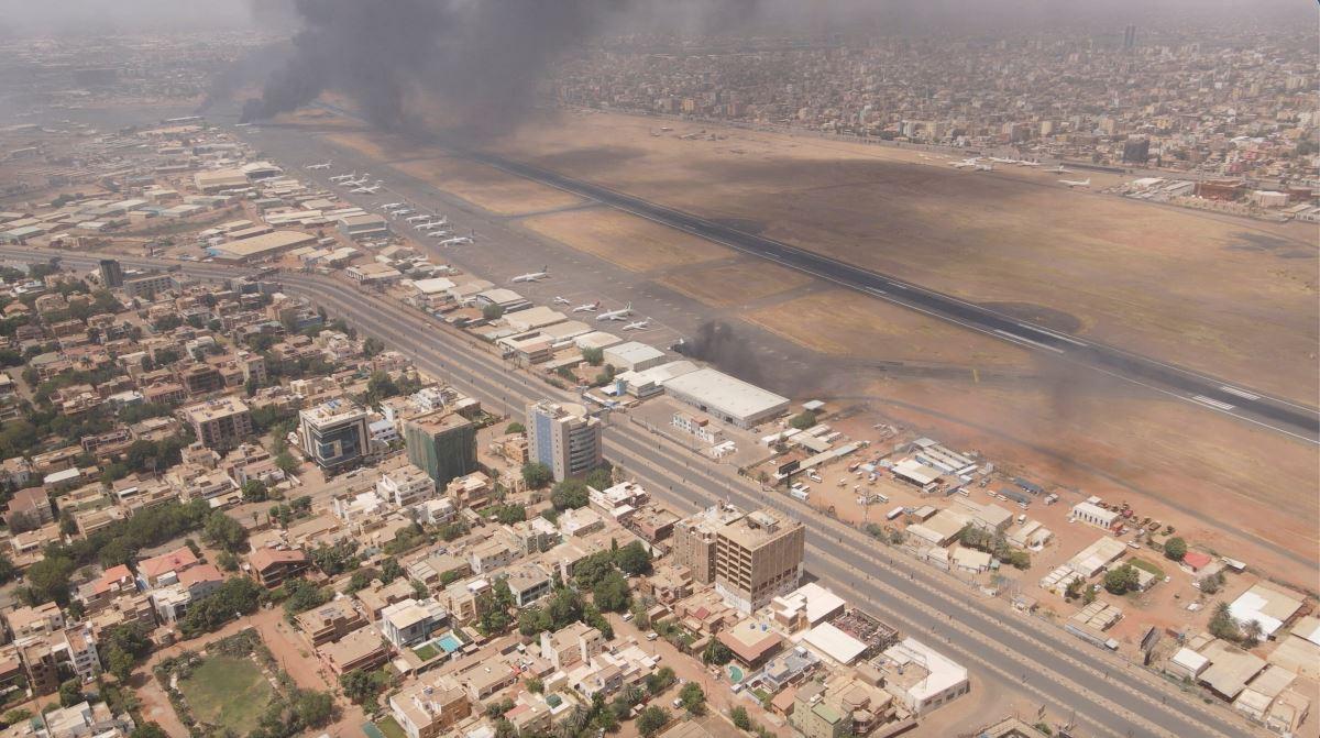 Ibu kota Sudan diguncang serangan udara, penjarahan