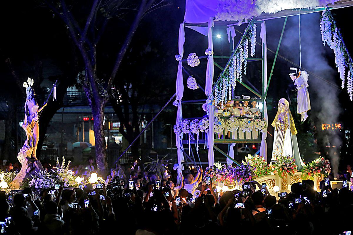 Catholic faithful celebrate 'Salubong' on Easter Sunday Photos GMA