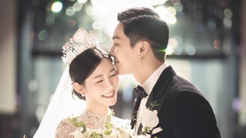 Lee Seung Gi and Lee Da In welcome baby girl | GMA News Online
