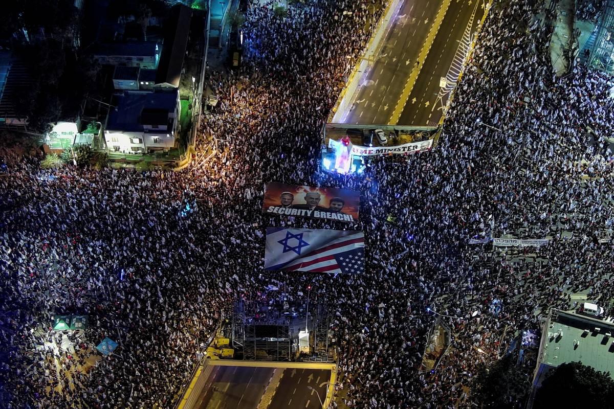 Israeli protests over judicial overhaul continue despite Netanyahu's pause