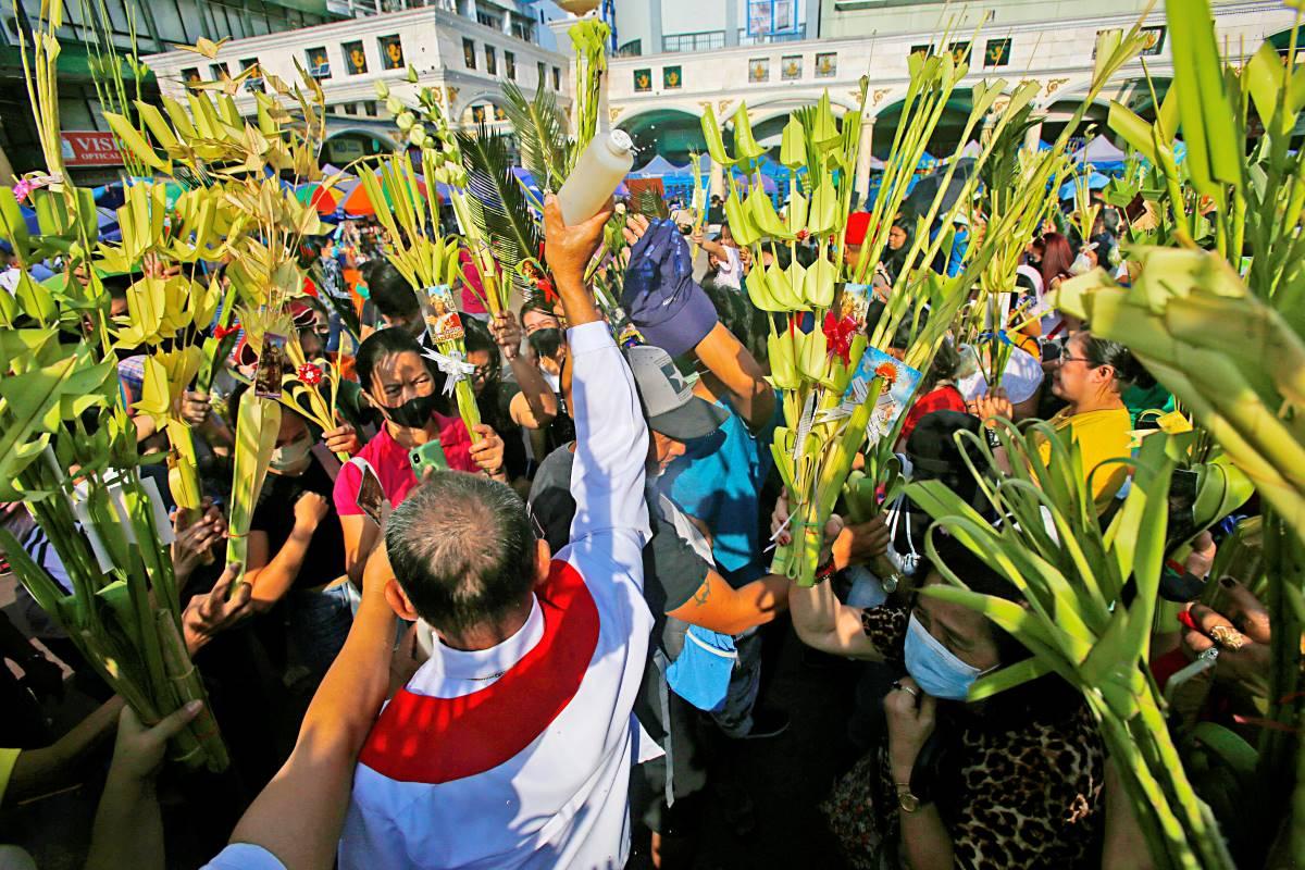 Catholics observe Palm Sunday 2023 | Photos | GMA News Online