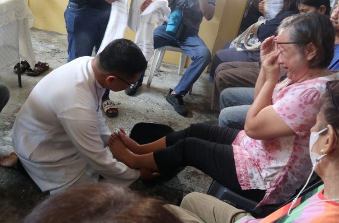 Priest washes feet of kin of EJK victims