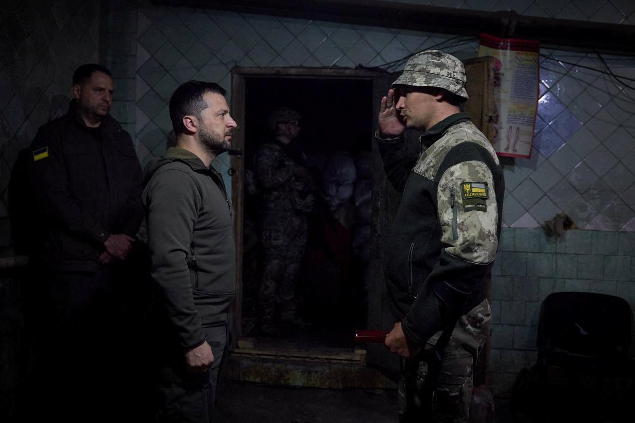 Zelenskiy visits Ukraine front line to meet marines