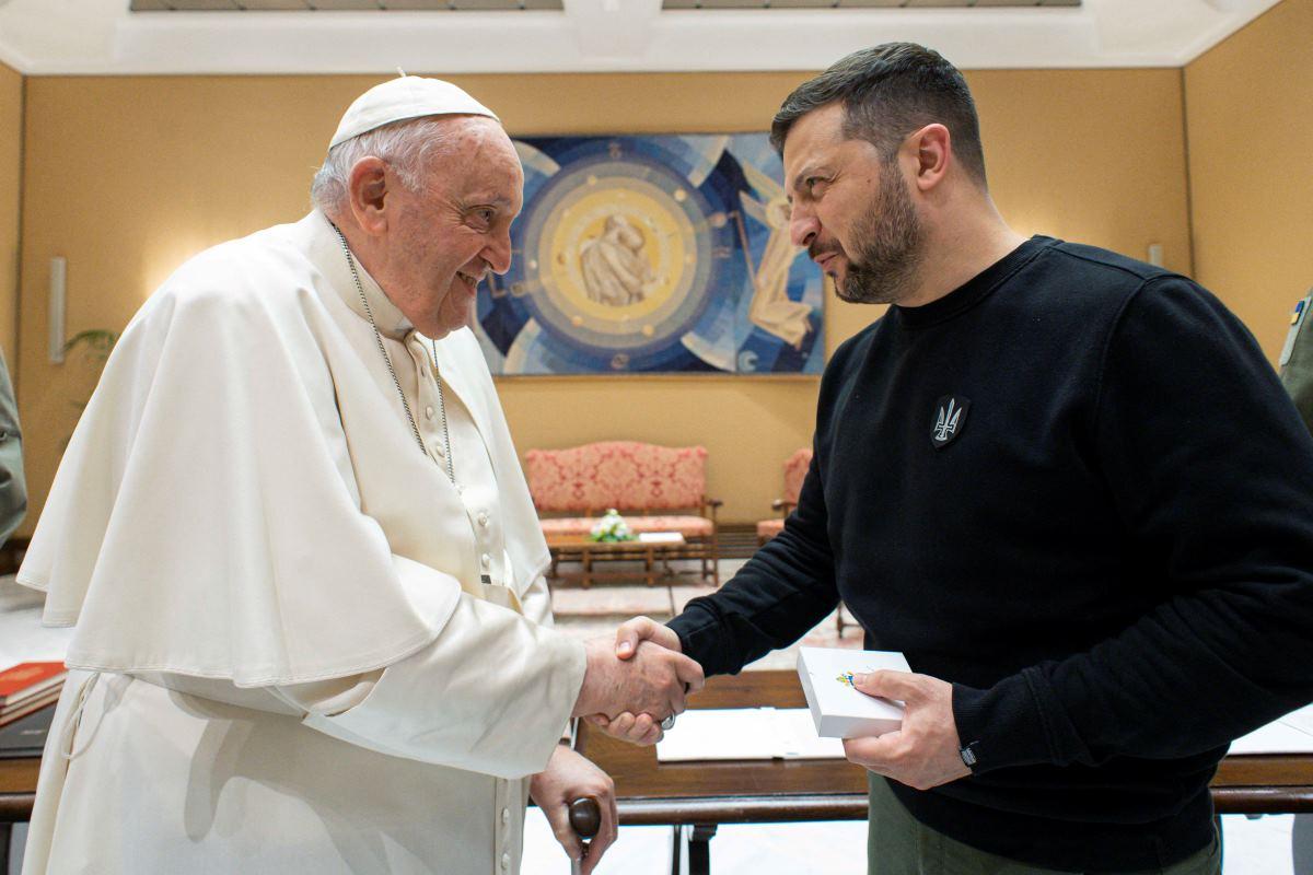 Zelensky asks Pope Francis to back Kyiv peace plan, help return children