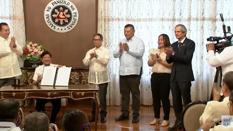 President Ferdinand 'Bongbong' Marcos Jr. at ceremonial signing of Malampaya Service Contract No. 38 renewal agreement on May 15, 2023. GMA INTEGRATED NEWS