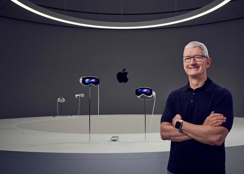 WATCH: Apple to sell Vision Pro AR headset for triple Meta’s top-line price