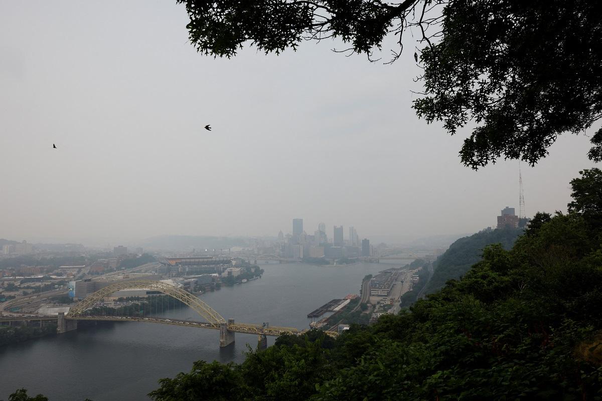 Smoke from Canadian wildfires settles over US Midwest and East