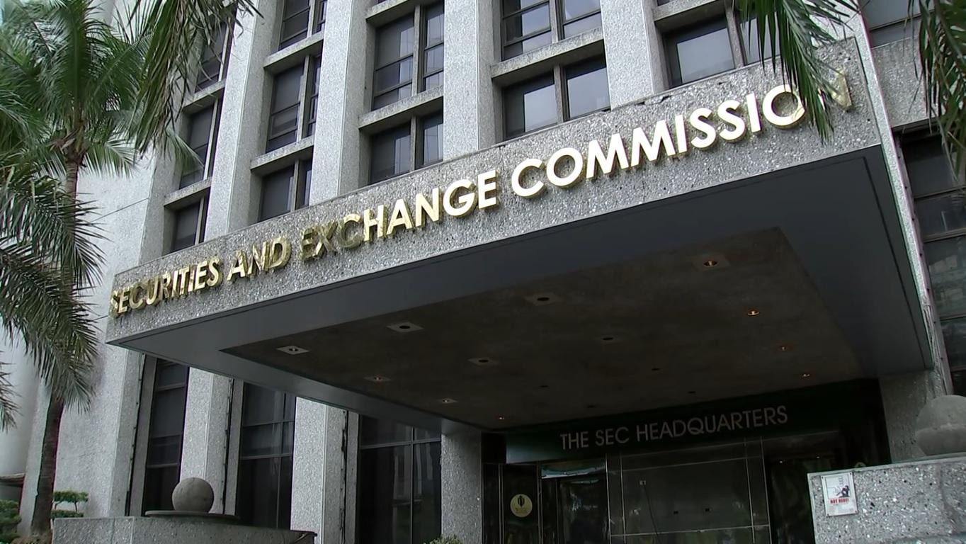 The SEC called on non-compliant, suspended or revoked corporations to avail of its amnesty program before the year ends.