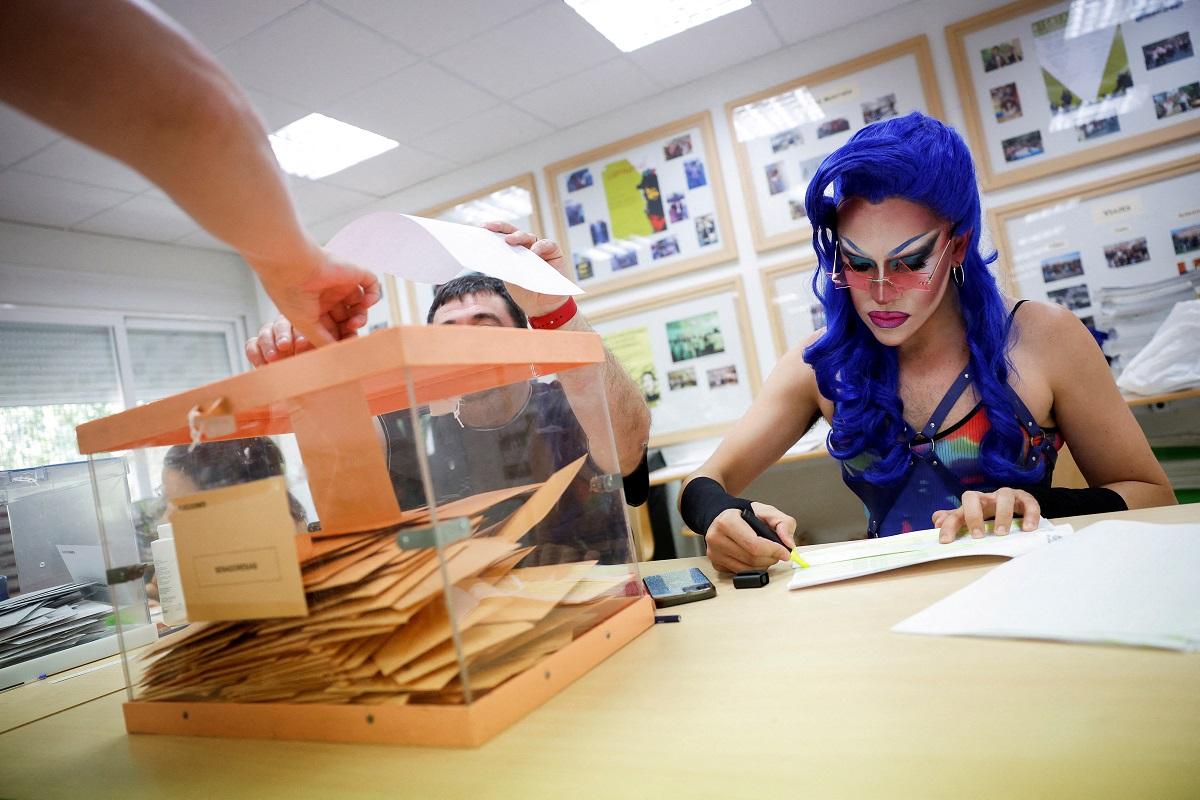 Spain votes in election that could swing country to the right