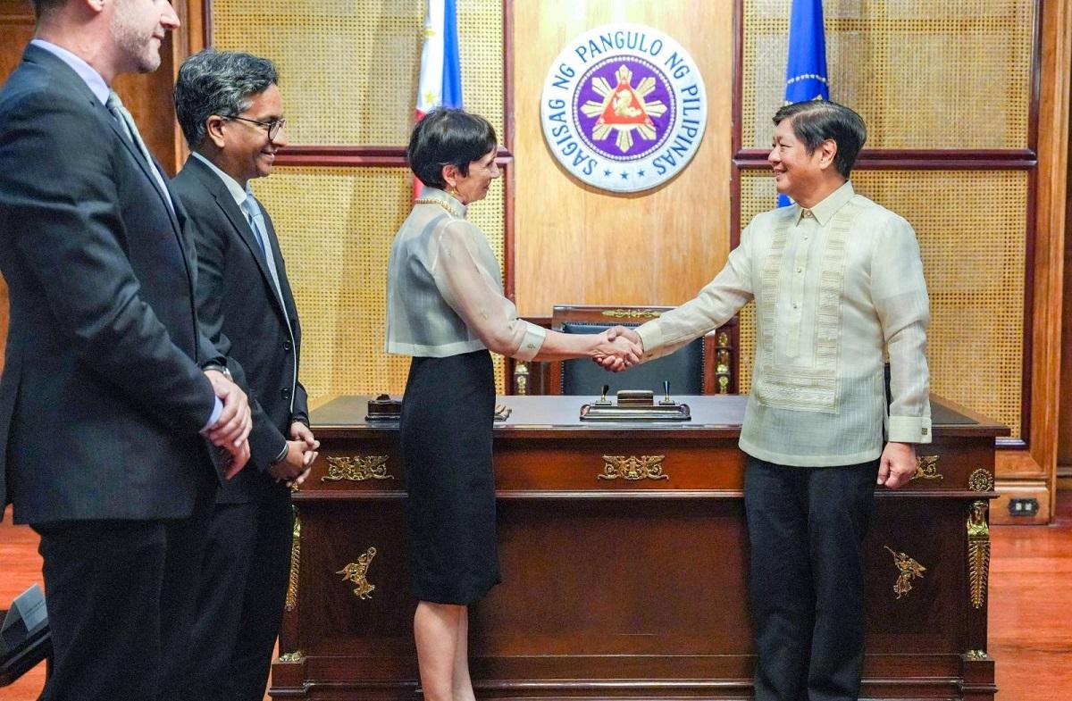 Marcos lauds plan to create direct flights between Manila, Paris