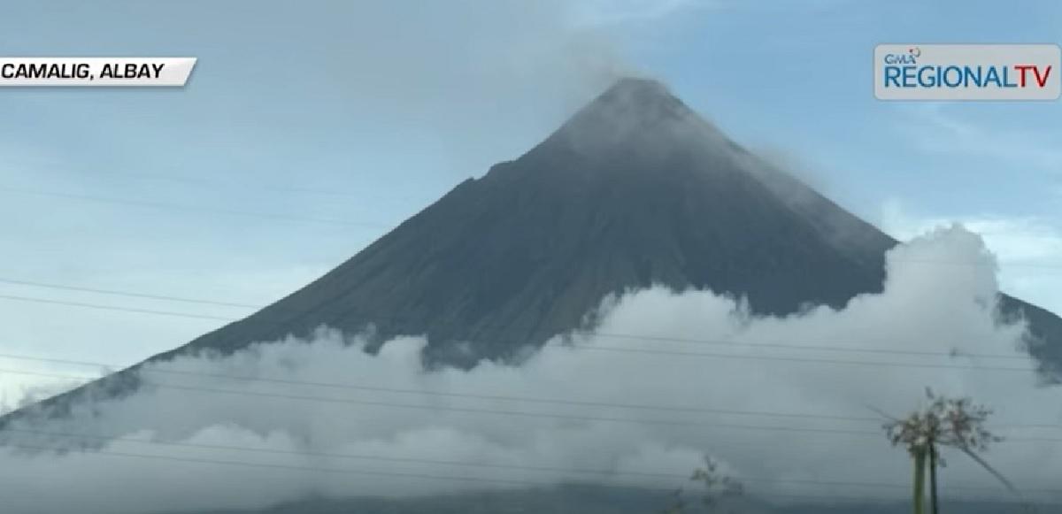 PHIVOLCS observes ‘increased activity” at Mayon Volcano thumbnail