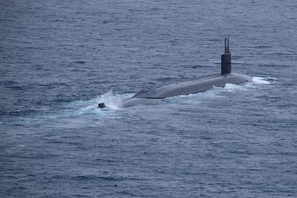 US nuclear missile submarine visits S.Korea as allies launch planning talks thumbnail