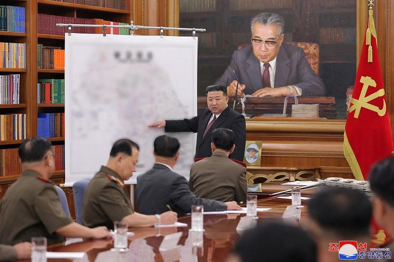 North Korea's Kim dismisses top general, calls for war preparations thumbnail