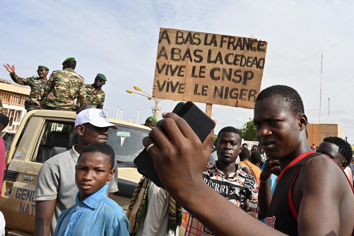 Niger military on brink of deadline to reverse coup thumbnail