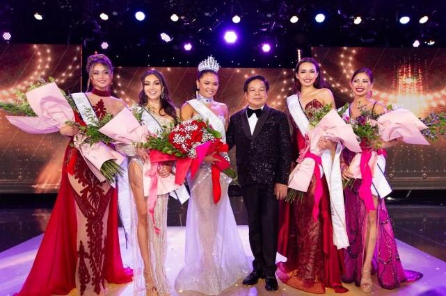 Photo by Gian Barbarona