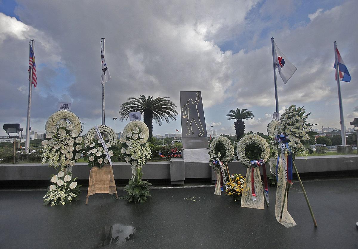 Ninoy supporters gather in NAIA on his 40th death anniv