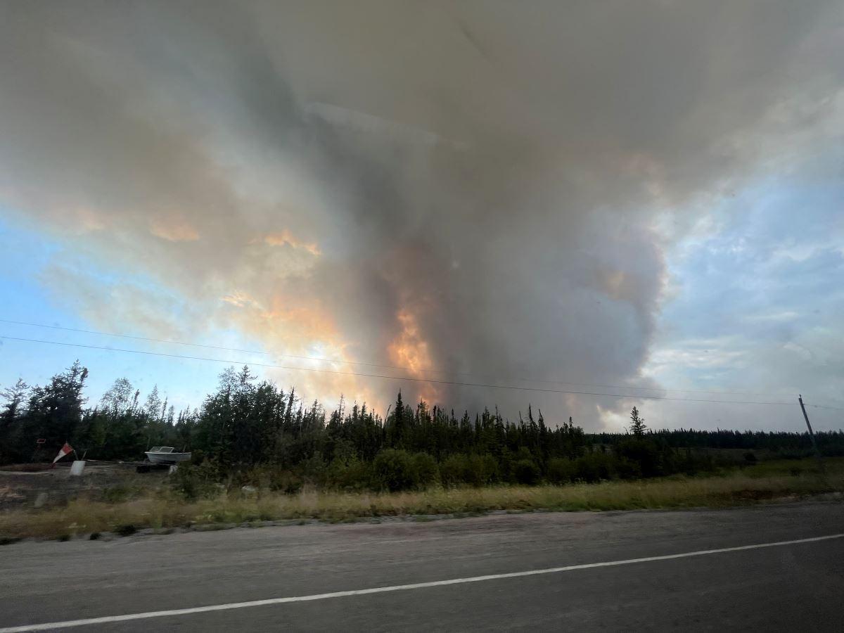 Yellowknife, Canada residents abandon town and fires spark new evacuations