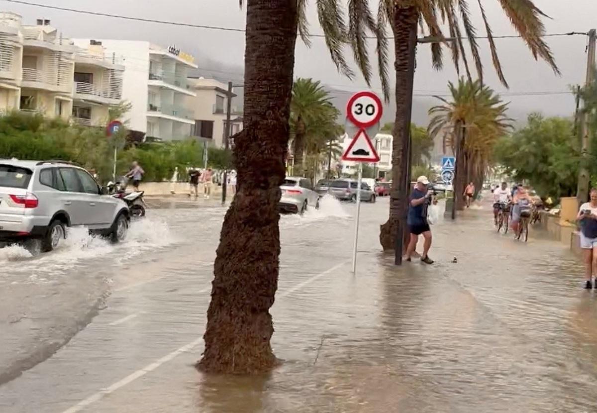 Spain slammed with strong winds in Mediterranean storm