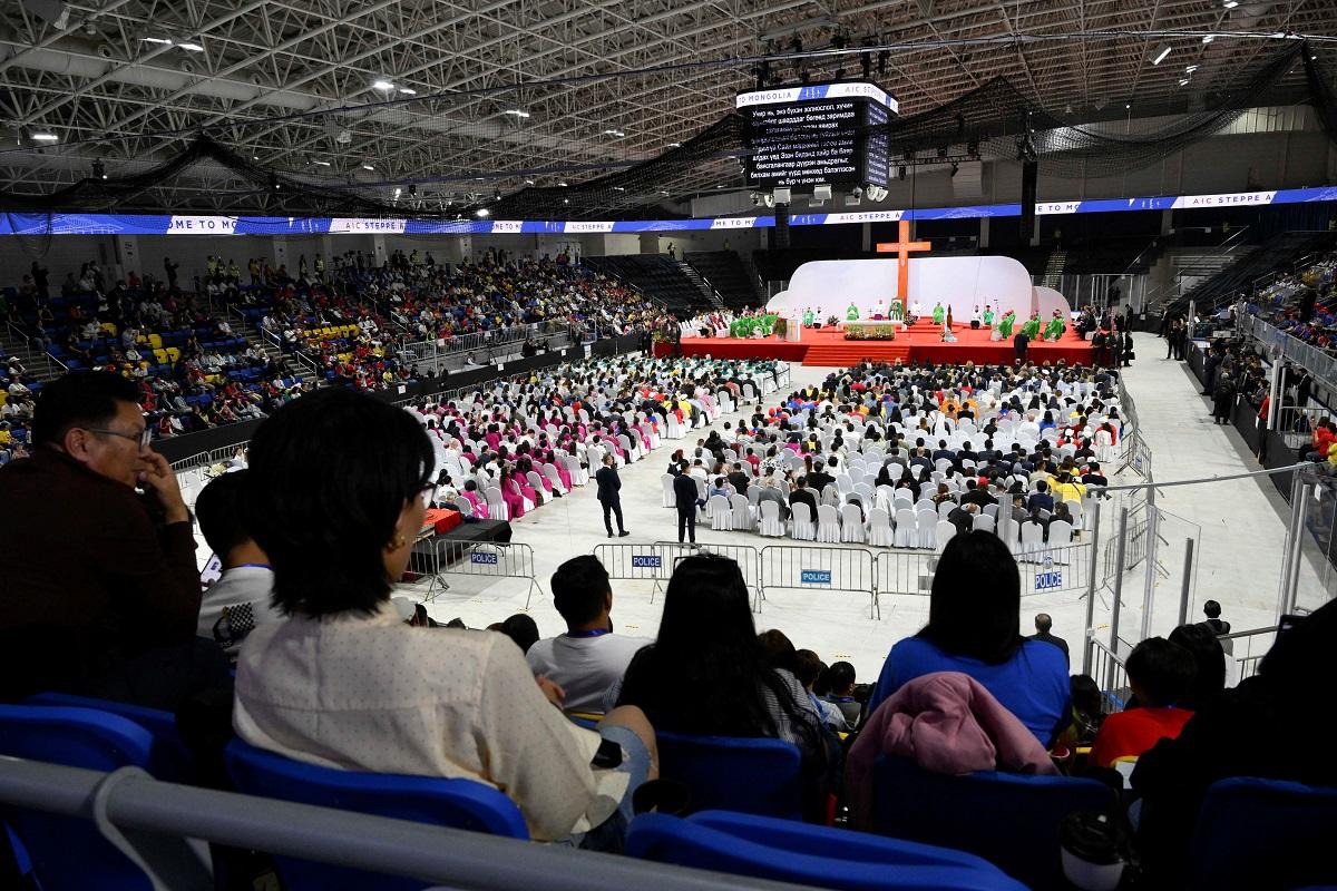 Pope Francis and Mongolia’s Catholics under one roof at papal Mass