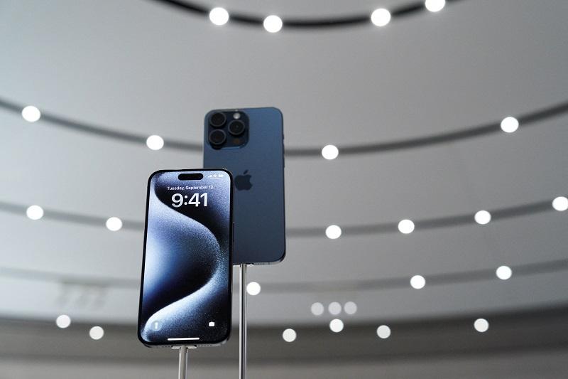 Apple unveils iPhone 15 Pro with titanium case, mobile gaming thumbnail
