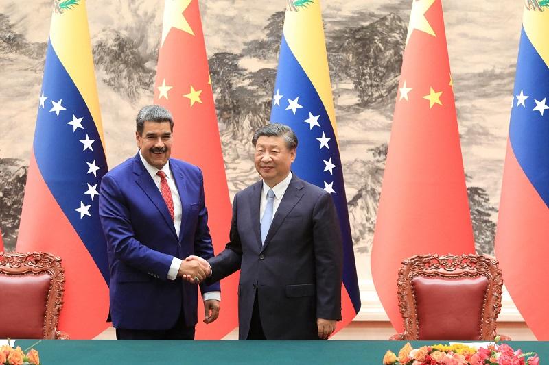 China, Venezuela sign agreements on economy, trade, tourism