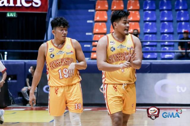 Romel Calahat and Jessie Sumoda of San Sebastian in NCAA Season 98. (Photo: Angela Davocol)