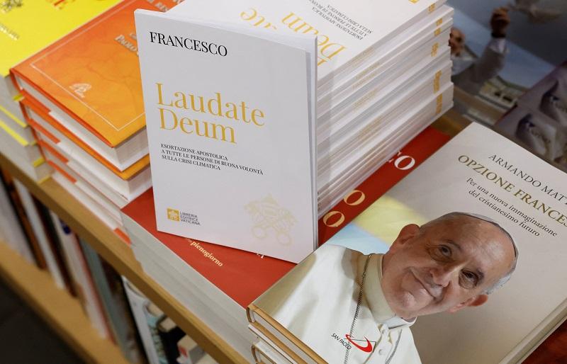 Climate change and its human causes cannot be denied, papal document says thumbnail