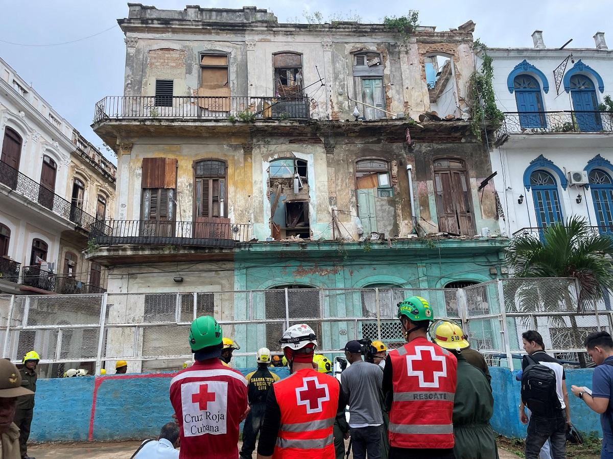 Building collapse in Havana kills at least one, others trapped thumbnail
