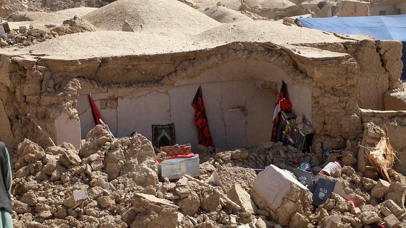 Rescuers search for survivors as Taliban put quake toll at 2,400