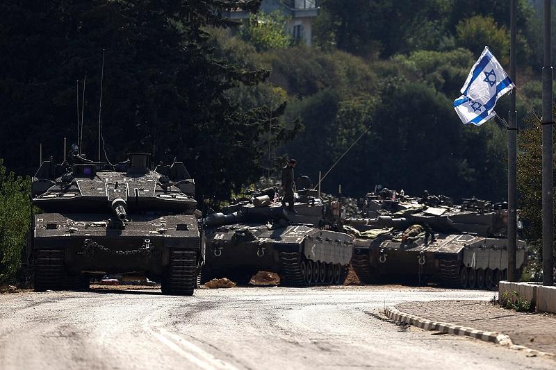 Israeli tanks on a road near border with Lebanon