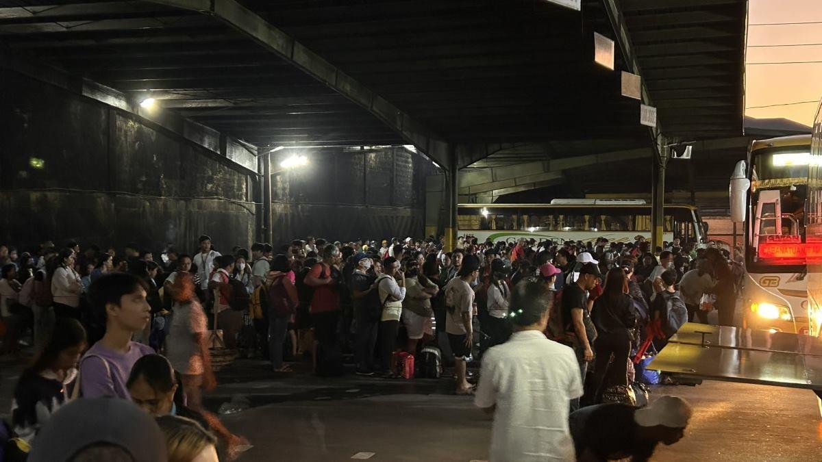 Bus passengers crowd a terminal in Cubao