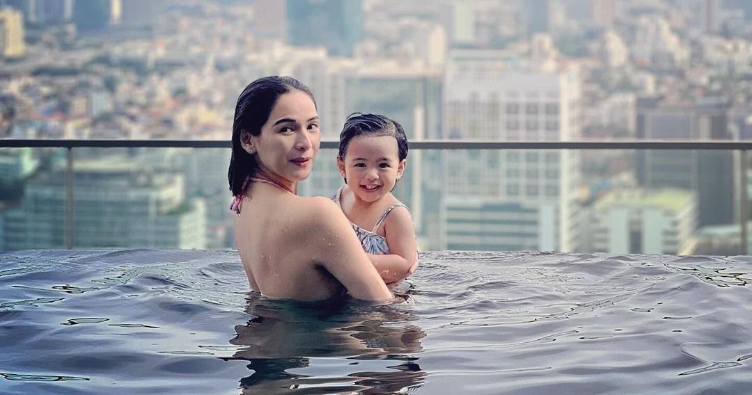 Jennylyn Mercado goes swimming with happy baby Dylan thumbnail