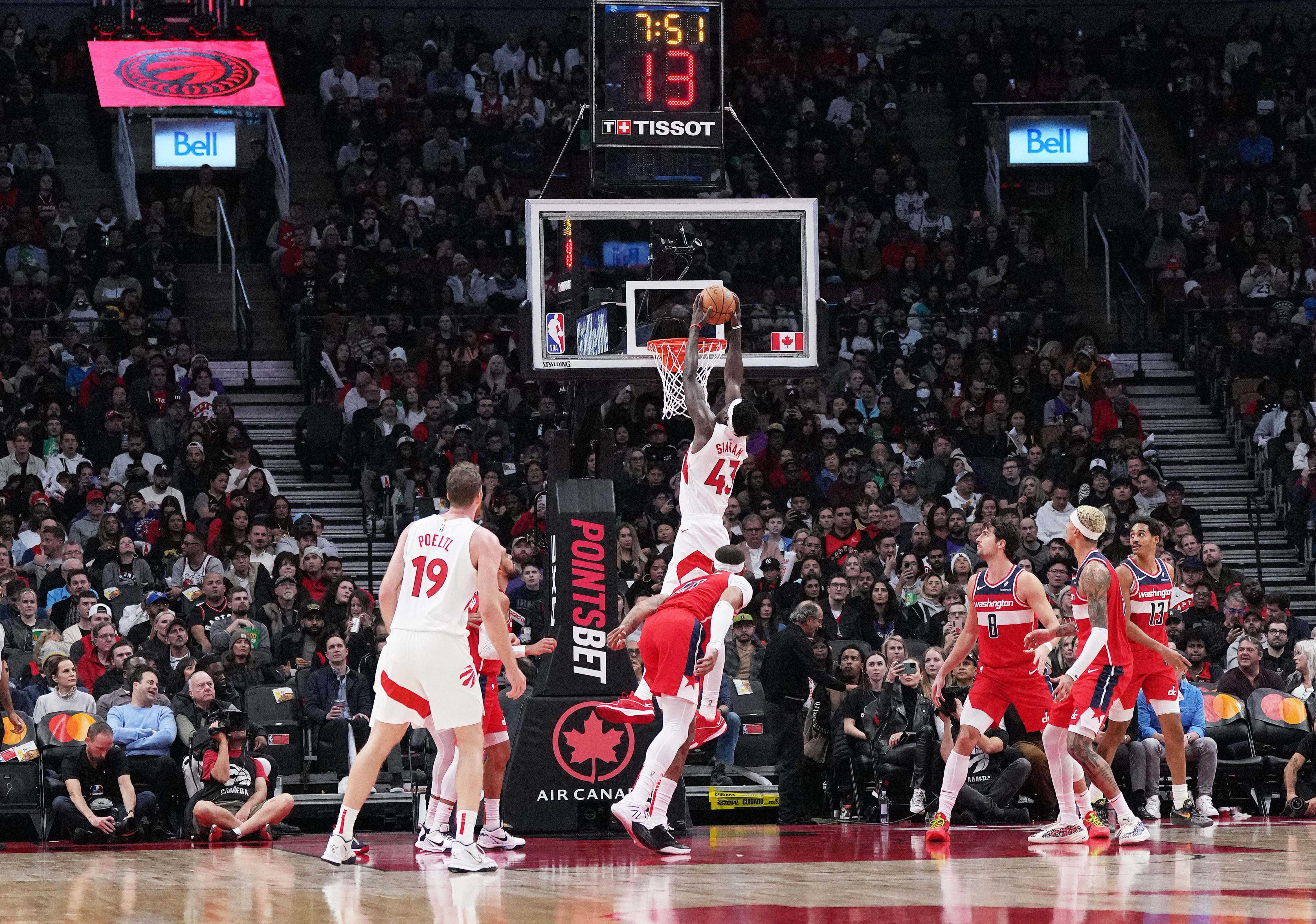 NBA: Raptors wipe out 4th-quarter deficit, defeat Wizards