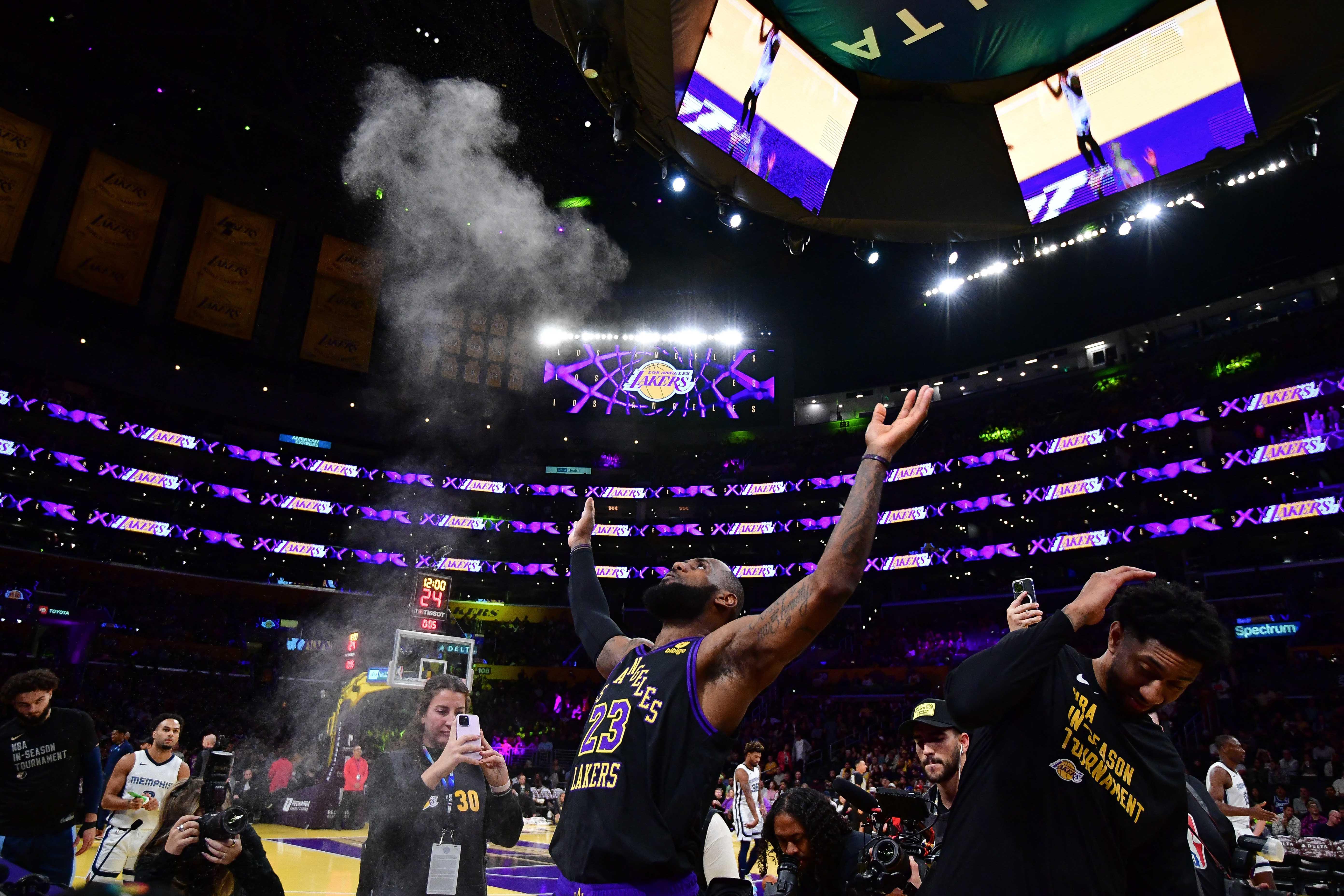 Lakers take down Grizzlies for third straight win | GMA News Online