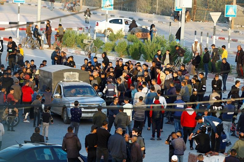Thailand says 12 hostages freed in Gaza; Israeli media report other hostages being handed over
