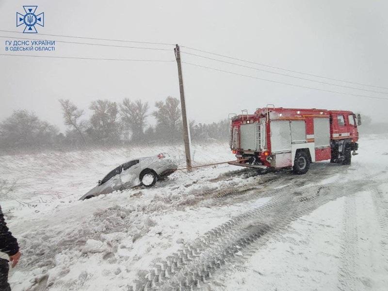 Snowstorm kills 8 in Ukraine and Moldova, hundreds of towns lose power