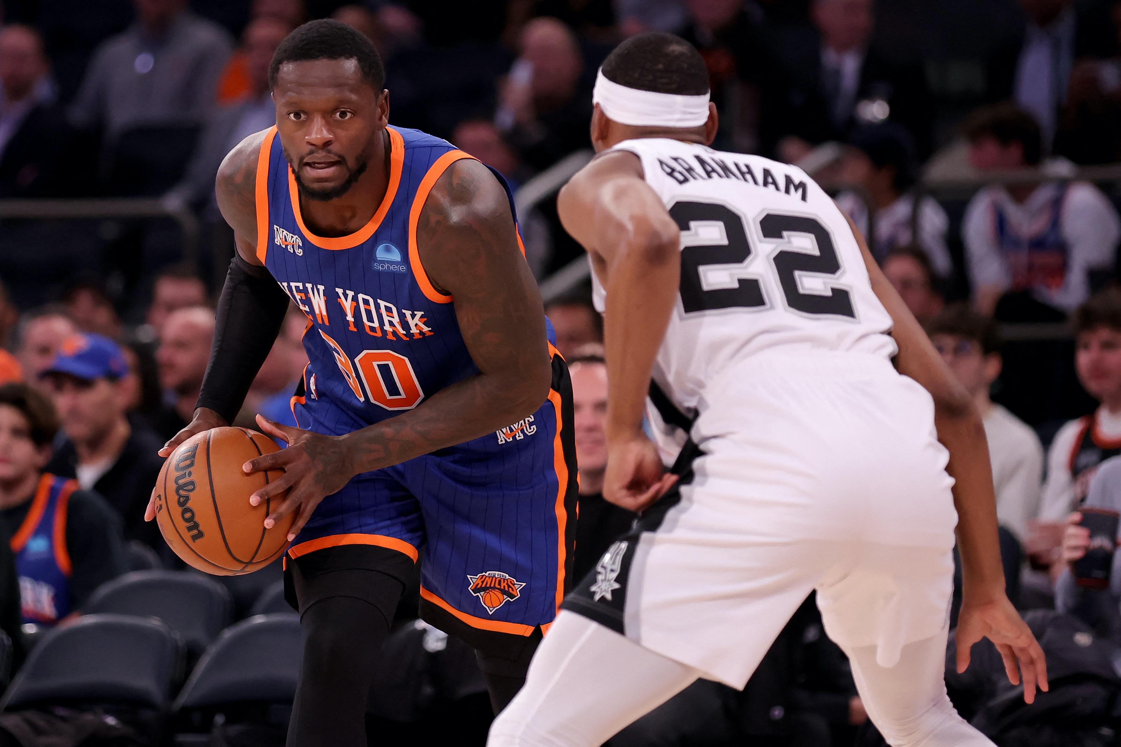 Knicks score first 13 points, blow out Spurs