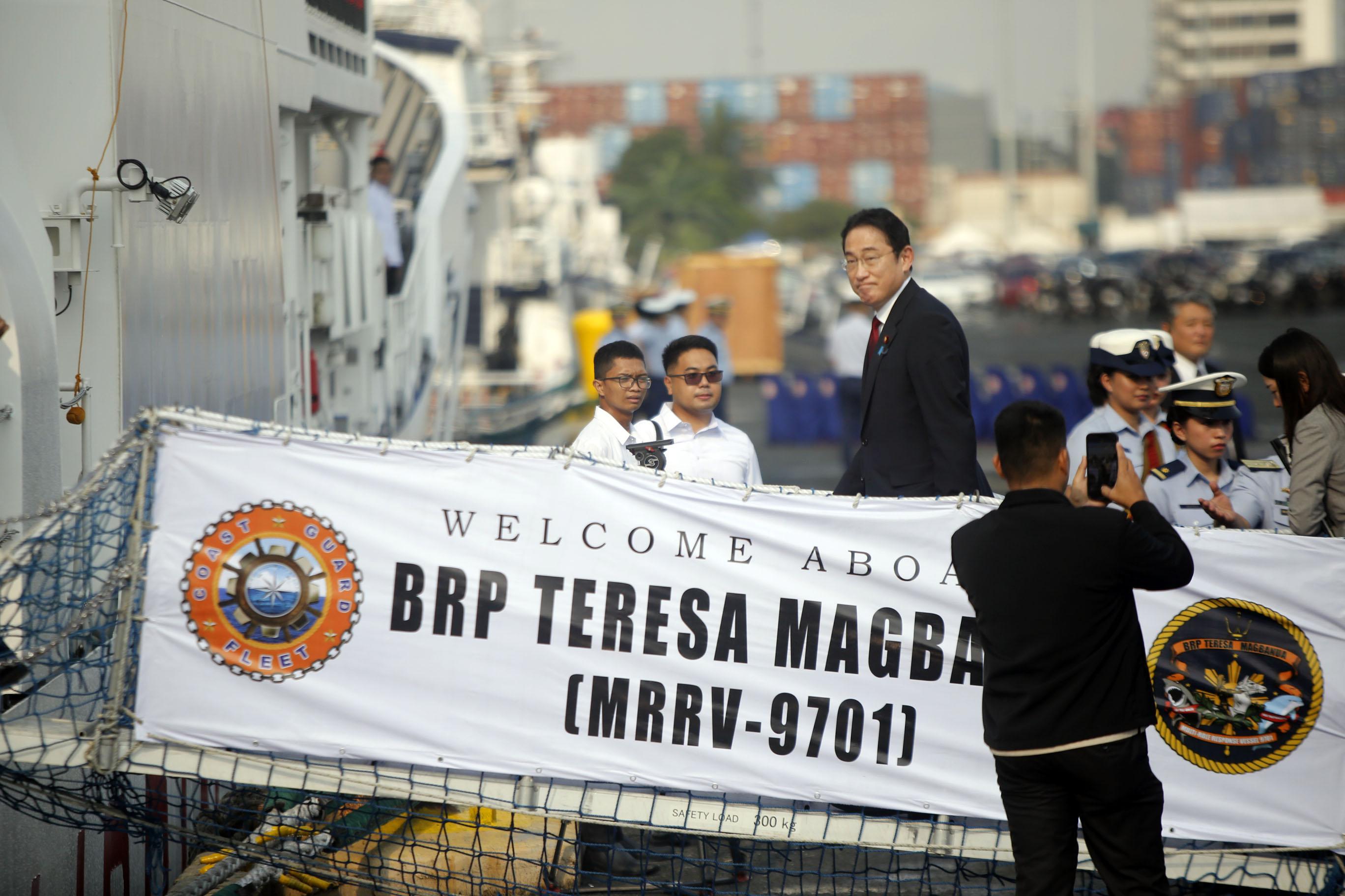 Japanese Prime Minister Fumio Kishida on Saturday paid a courtesy visit to the Philippine Coast Guard (PCG) National Headquarters in Manila.