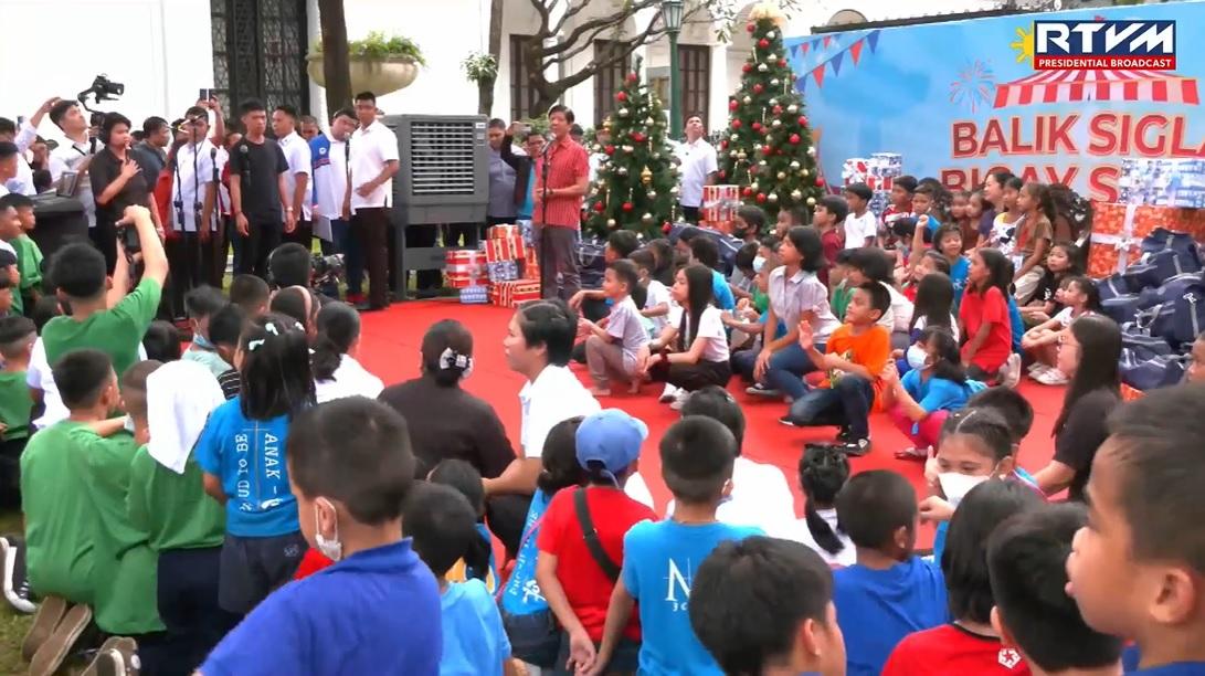 Marcos at Balik Sigla, Bigay Saya nationwide gift-giving event held at Malacanang