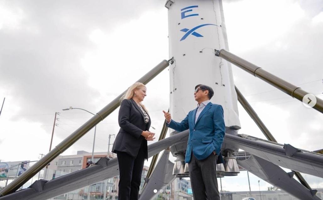 Marcos visits the SpaceX headquarters